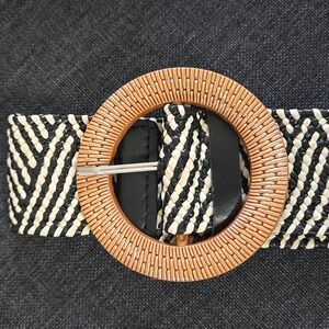 Woven Black and Cream Round Buckle Belt